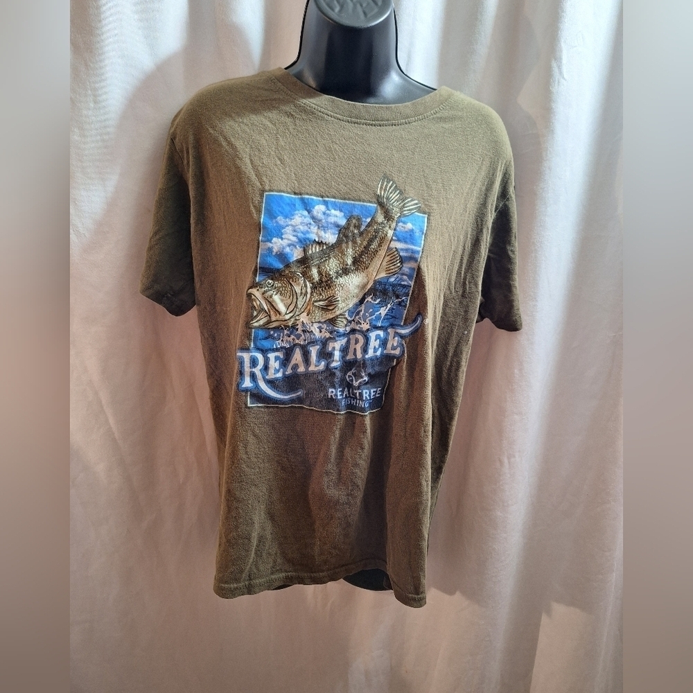 Realtree graphic T-shirt size medium